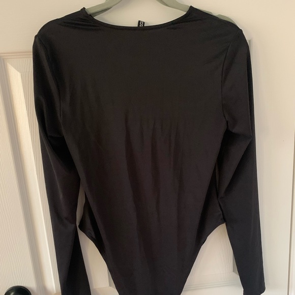 Black bodysuit from H&M. In size large. Going out top. - Picture 3 of 3
